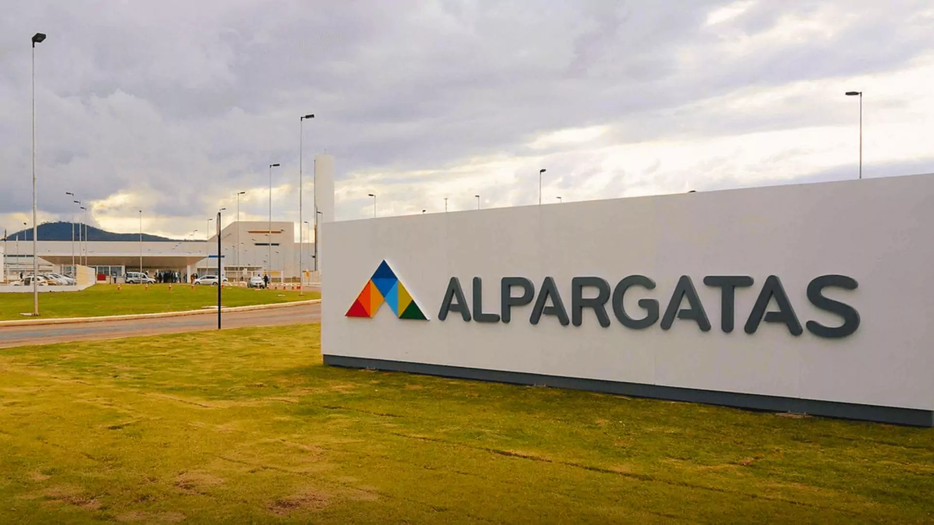 ASSISTENTE DE TESOURARIA: Empresa Alpargatas Abriu Vaga com Home Office 2x na Semana!